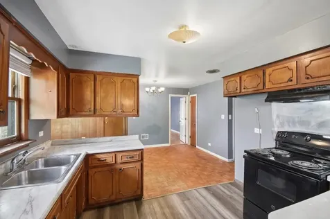 654 East Sibley Boulevard Dolton IL 60419