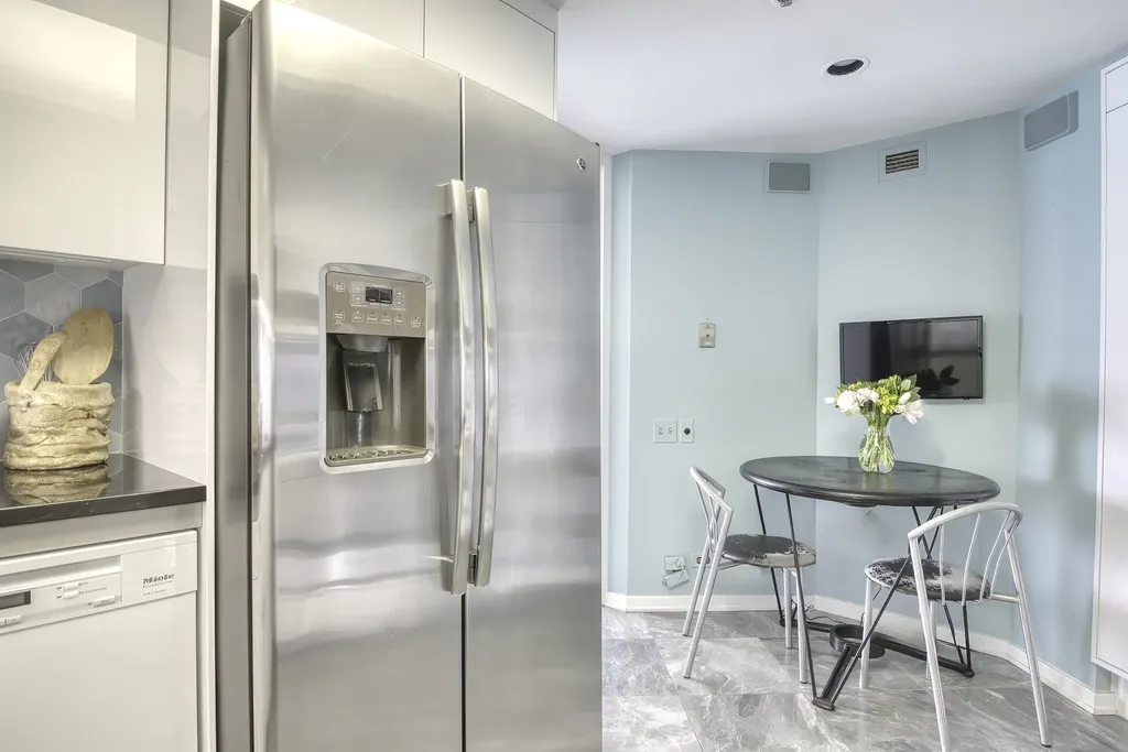 950 North Michigan Avenue Chicago IL 60611
