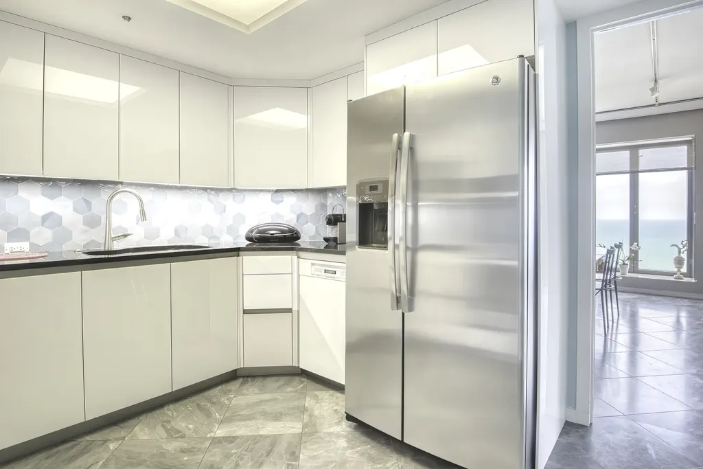 950 North Michigan Avenue Chicago IL 60611