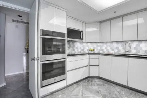 950 North Michigan Avenue Chicago IL 60611