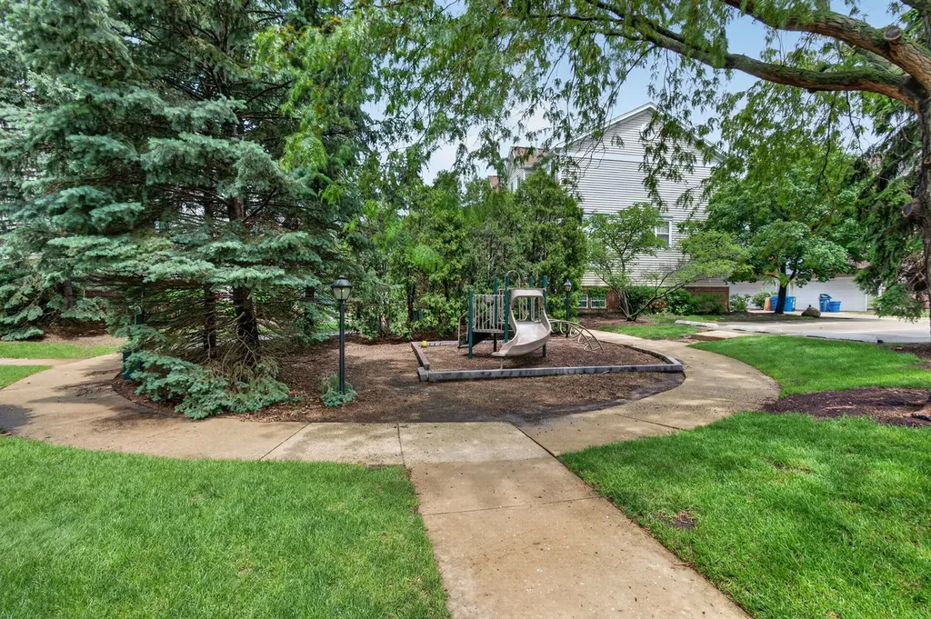 1105 Village Center Parkway Aurora IL 60506