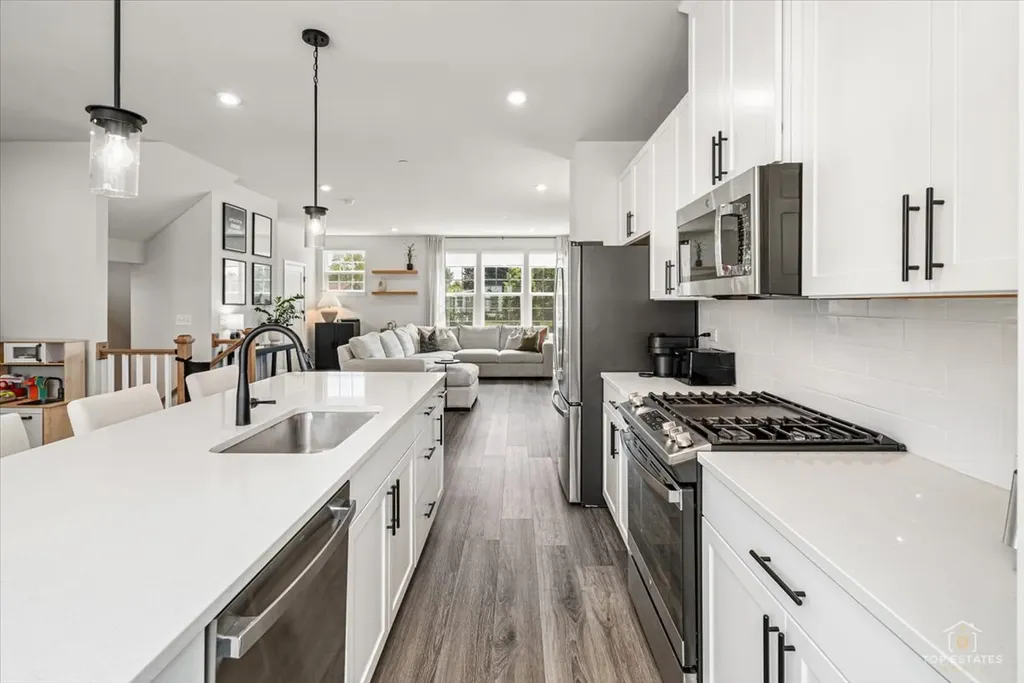 197 Canterbury Way Lake Zurich IL 60047