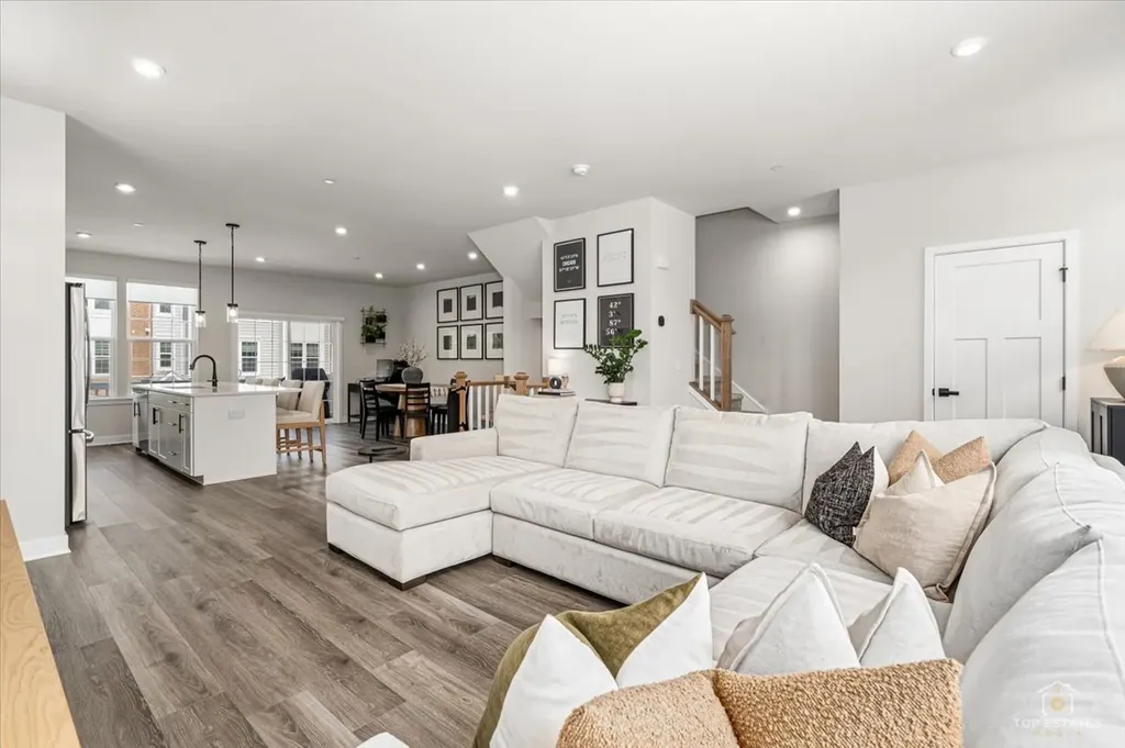 197 Canterbury Way Lake Zurich IL 60047