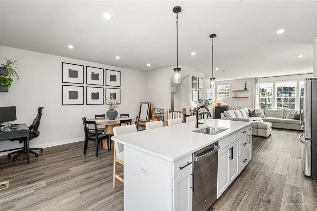 197 Canterbury Way Lake Zurich IL 60047