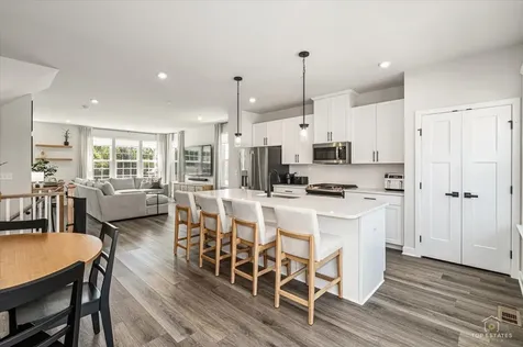 197 Canterbury Way Lake Zurich IL 60047