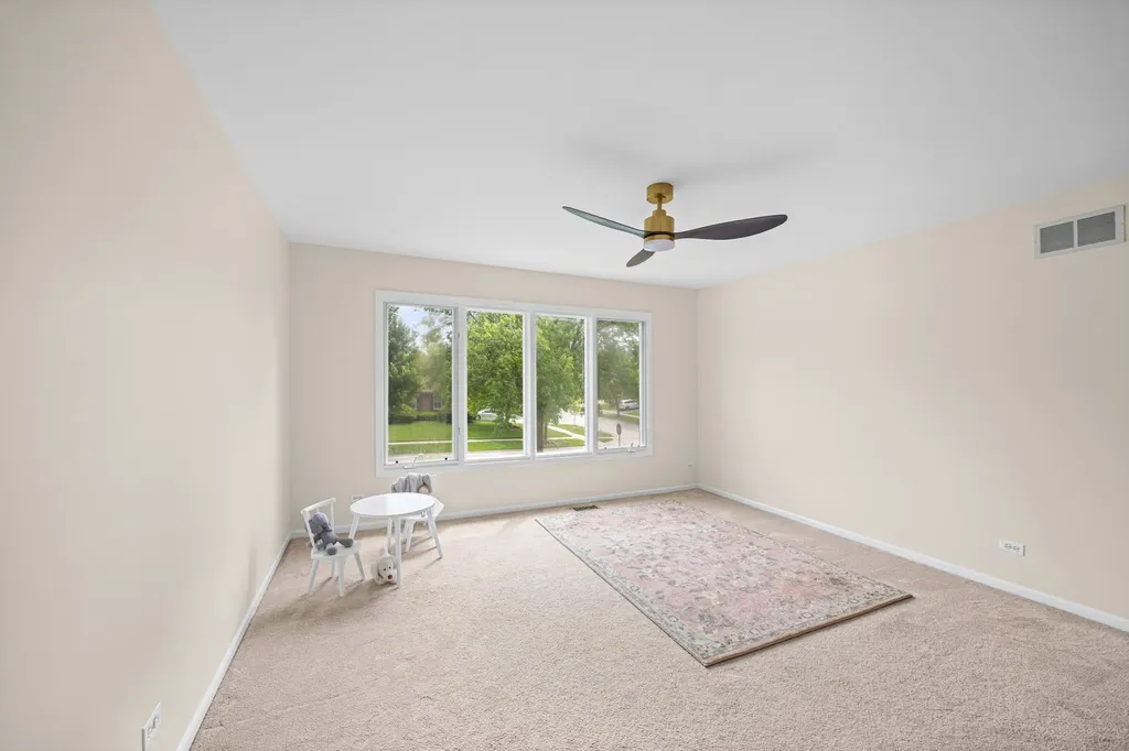 211 Millcreek Lane Naperville IL 60540