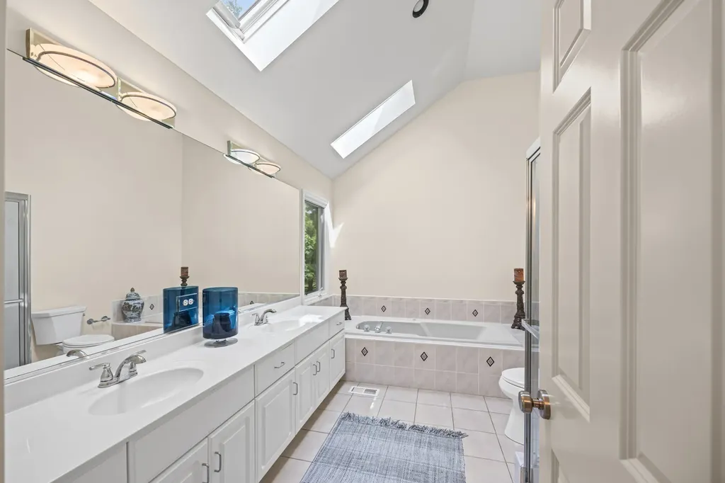 211 Millcreek Lane Naperville IL 60540
