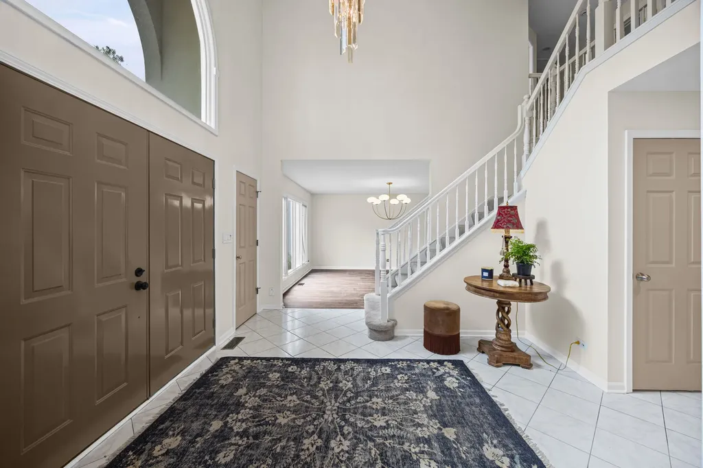 211 Millcreek Lane Naperville IL 60540