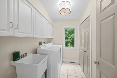 211 Millcreek Lane Naperville IL 60540