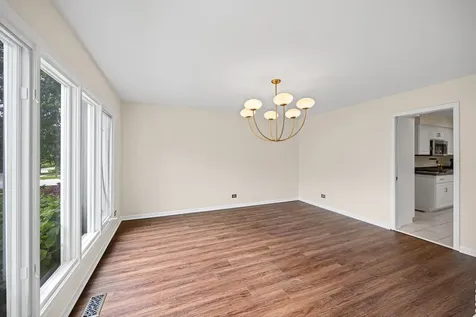 211 Millcreek Lane Naperville IL 60540