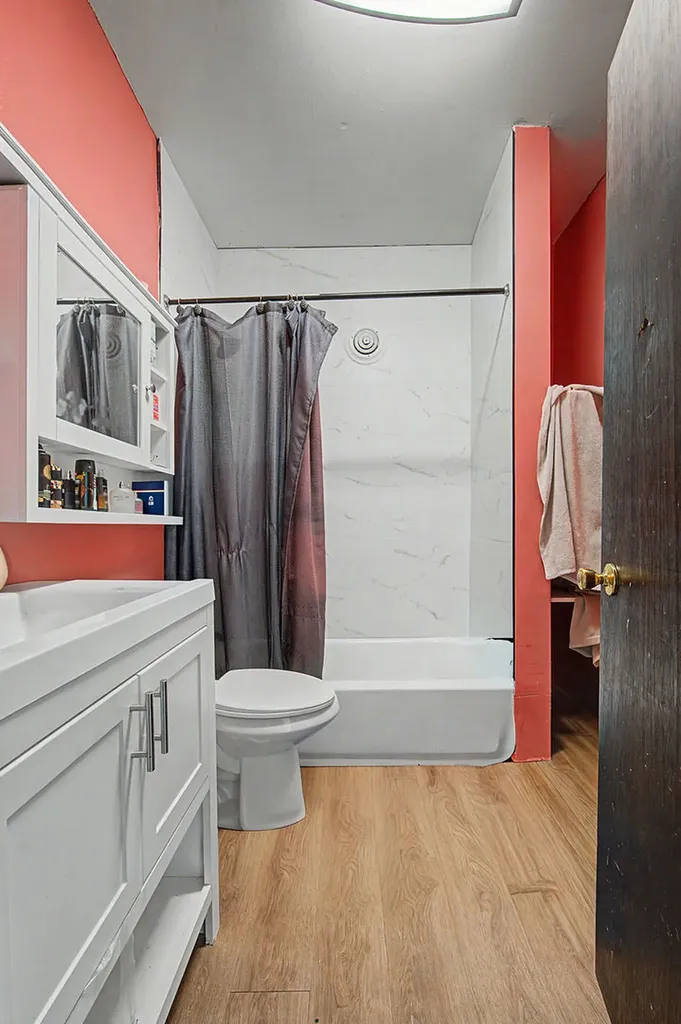 9637 South Avenue M Chicago IL 60617