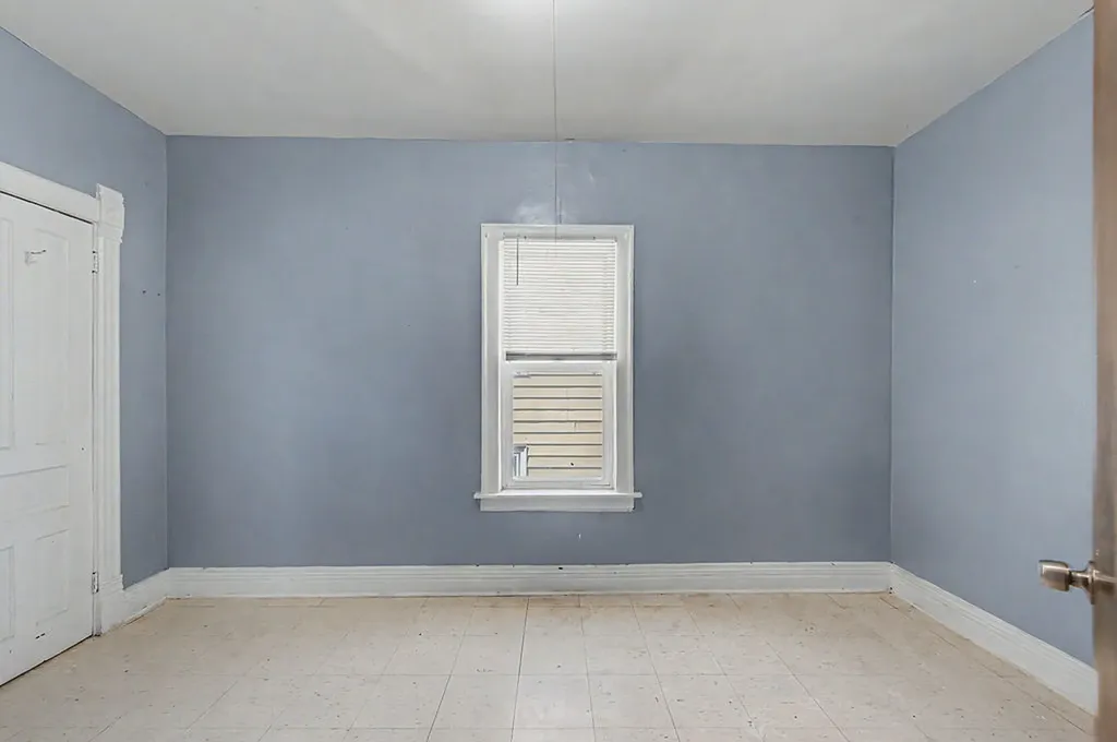 9637 South Avenue M Chicago IL 60617