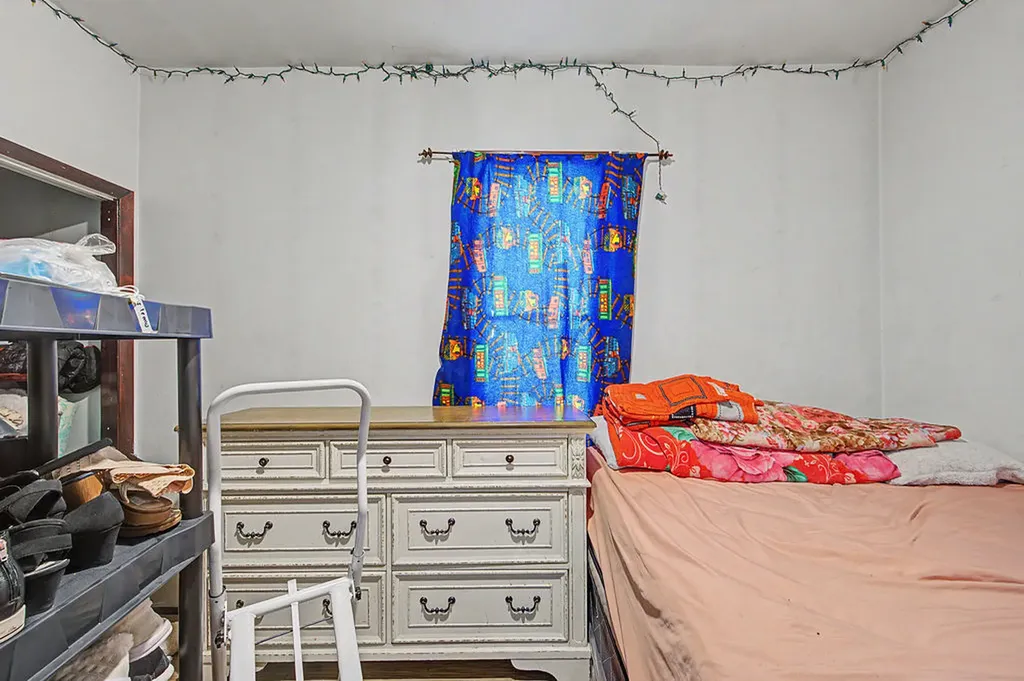 9637 South Avenue M Chicago IL 60617