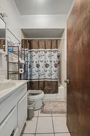 9637 South Avenue M Chicago IL 60617