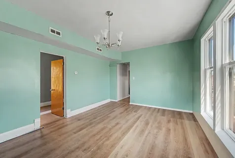 9637 South Avenue M Chicago IL 60617