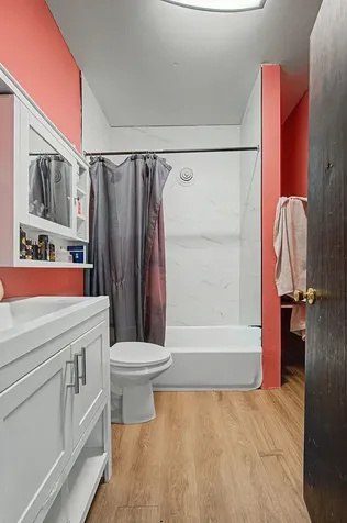 9637 South Avenue M Chicago IL 60617
