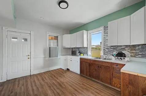 9637 South Avenue M Chicago IL 60617