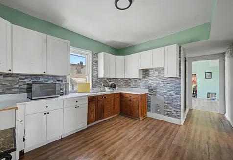 9637 South Avenue M Chicago IL 60617