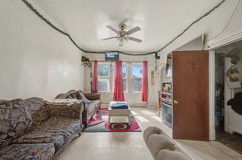 9637 South Avenue M Chicago IL 60617