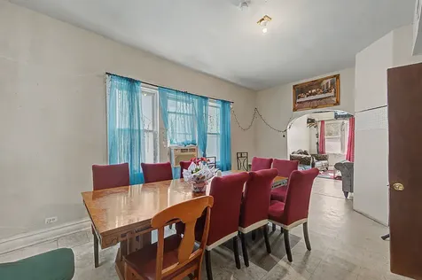 9637 South Avenue M Chicago IL 60617