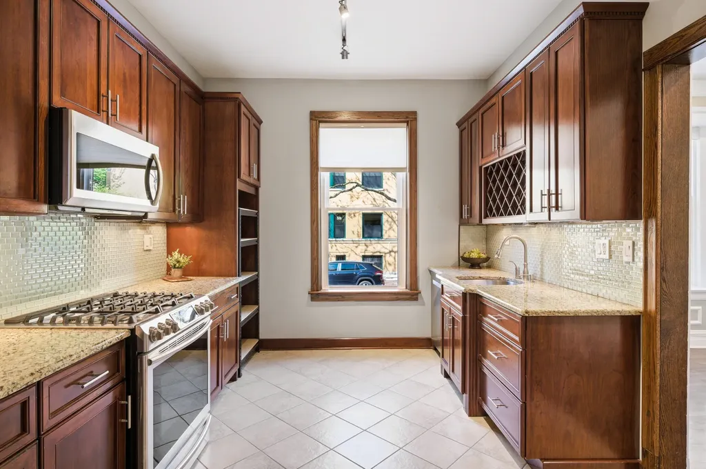 559 West Fullerton Parkway Chicago IL 60614