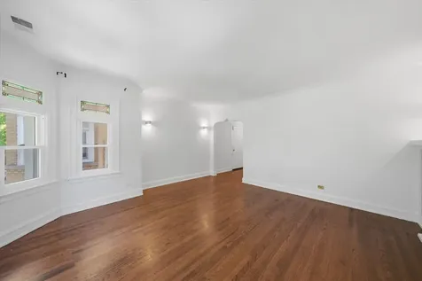 2739 West Lunt Avenue Chicago IL 60645