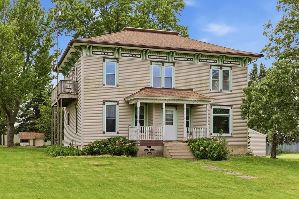 403 East Cherokee Avenue Shabbona IL 60550