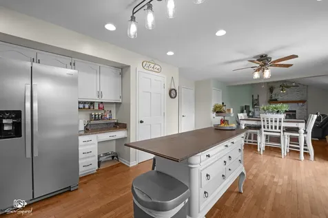 802 Andrea Drive Manhattan IL 60442