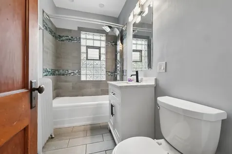10226 South Charles Street Chicago IL 60643