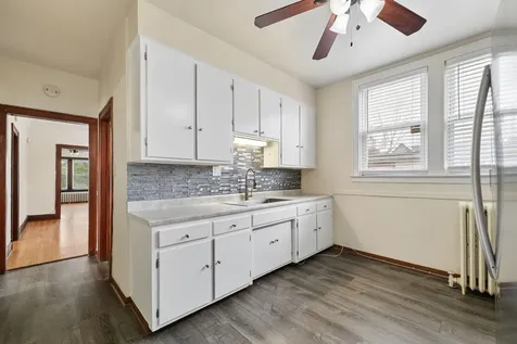 10226 South Charles Street Chicago IL 60643