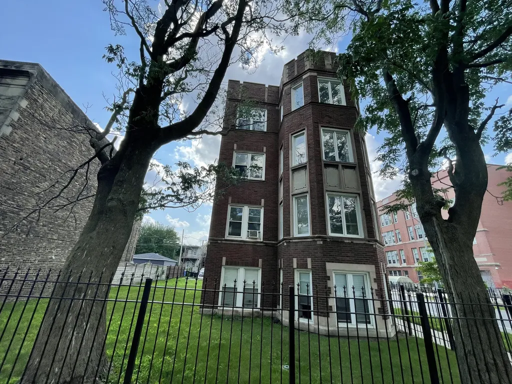 649 East Marquette Road Chicago IL 60637