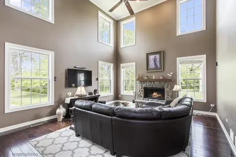 224 Red Oak Court Island Lake IL 60042