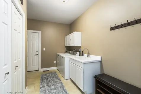 224 Red Oak Court Island Lake IL 60042
