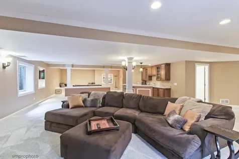 224 Red Oak Court Island Lake IL 60042