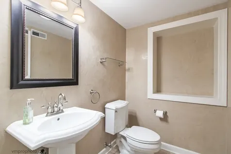 224 Red Oak Court Island Lake IL 60042