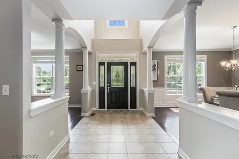 224 Red Oak Court Island Lake IL 60042