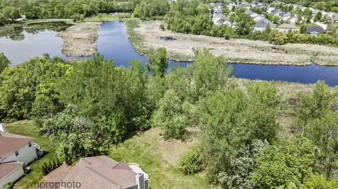 224 Red Oak Court Island Lake IL 60042