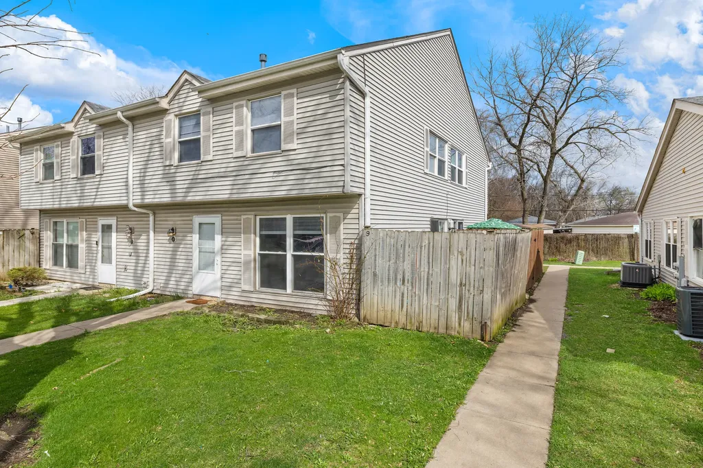 9 Fernwood Drive Bolingbrook IL 60440