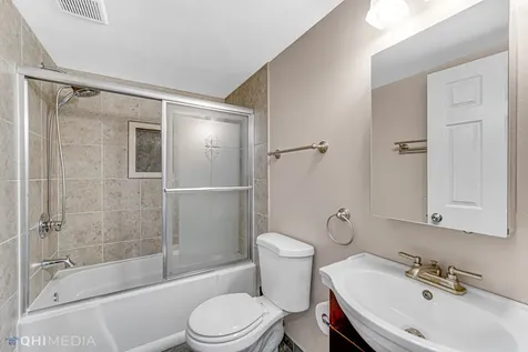 1679 Templeton Court Mundelein IL 60060