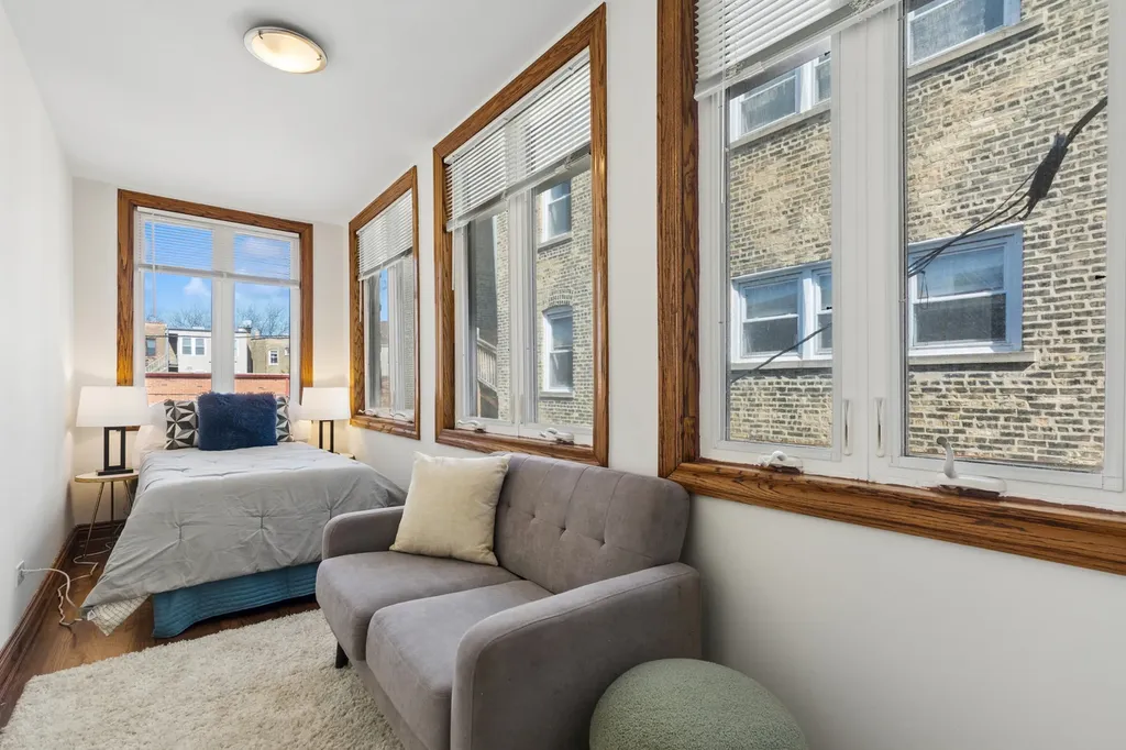 968 West Cuyler Avenue Chicago IL 60613