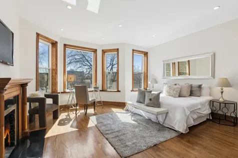 968 West Cuyler Avenue Chicago IL 60613
