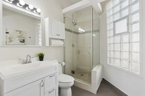 968 West Cuyler Avenue Chicago IL 60613
