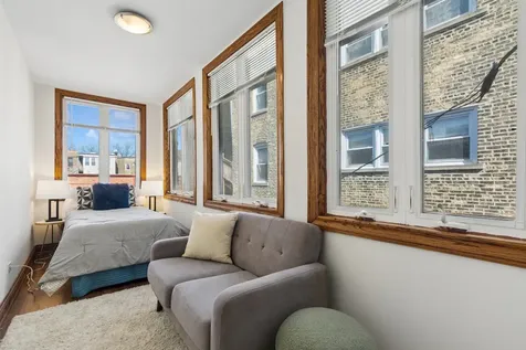968 West Cuyler Avenue Chicago IL 60613