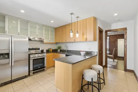 968 West Cuyler Avenue Chicago IL 60613