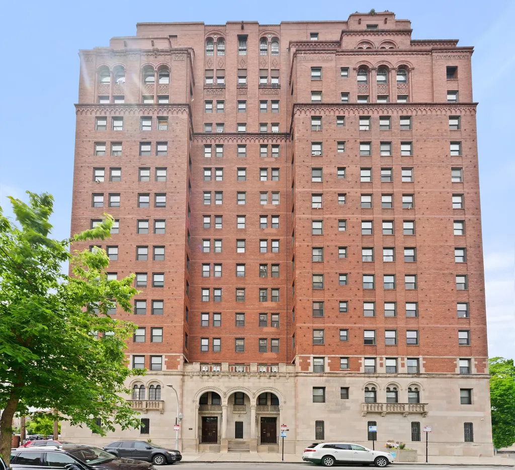 6700 South Crandon Avenue Chicago IL 60649