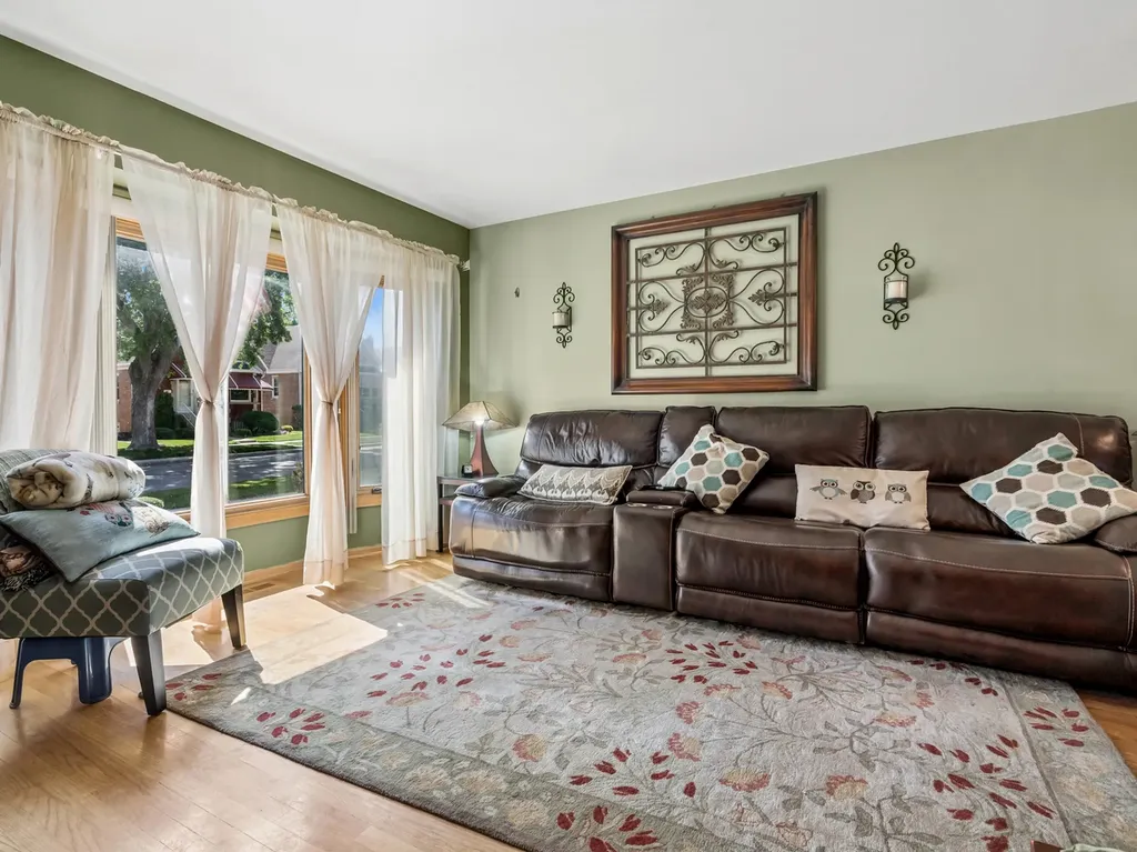 5326 South Nagle Avenue Chicago IL 60638