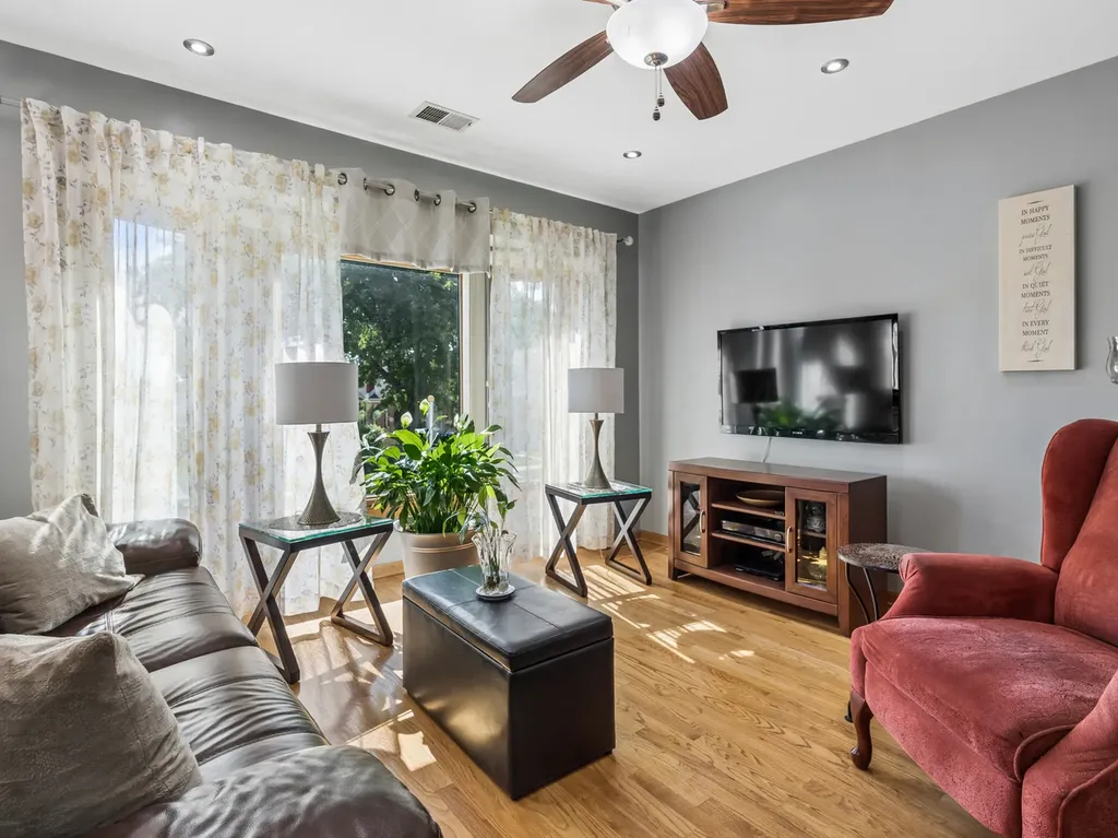 5326 South Nagle Avenue Chicago IL 60638