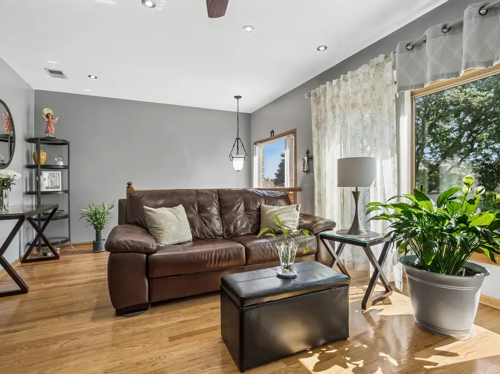 5326 South Nagle Avenue Chicago IL 60638