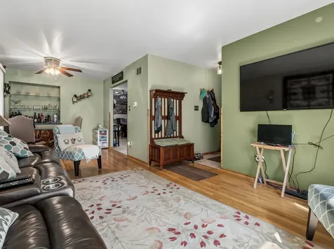 5326 South Nagle Avenue Chicago IL 60638