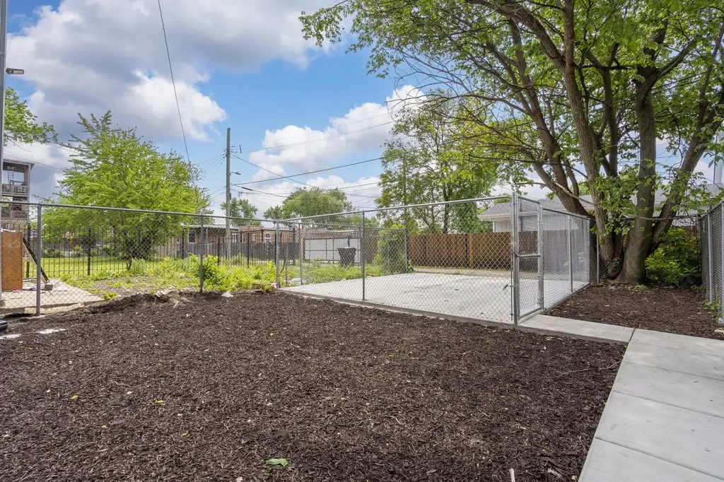 852 North Christiana Avenue Chicago IL 60651